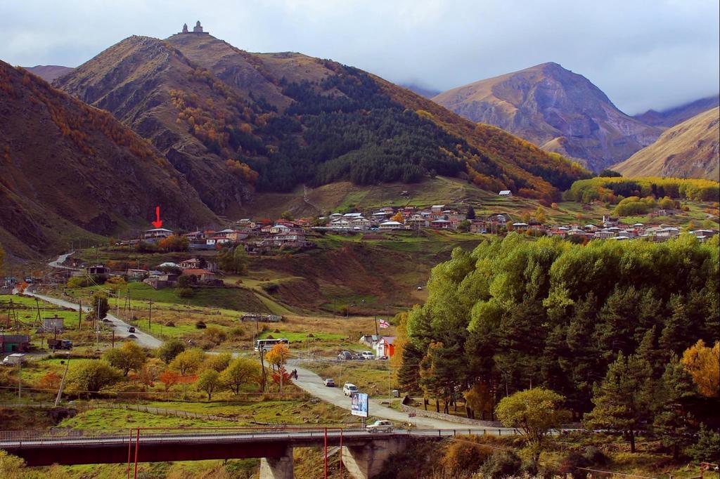 Red Stone Guest House Kazbegi Exteriör bild