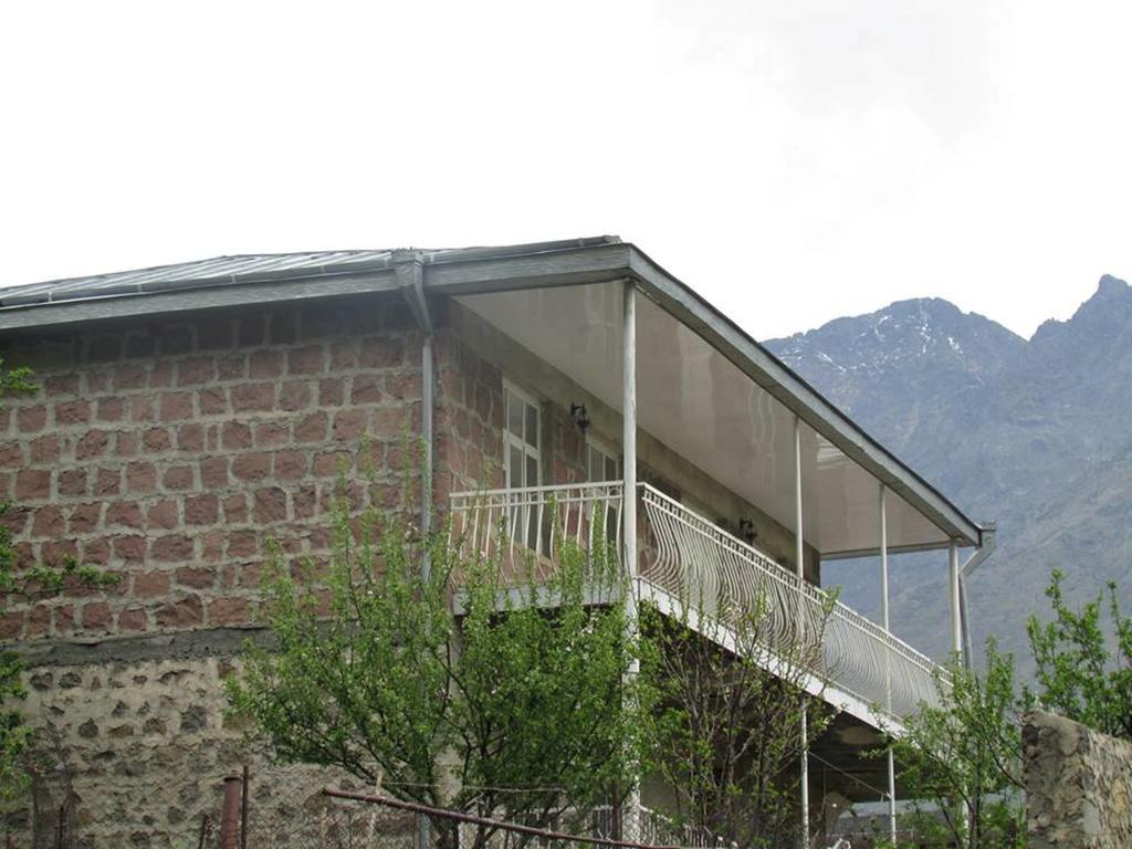 Red Stone Guest House Kazbegi Rum bild