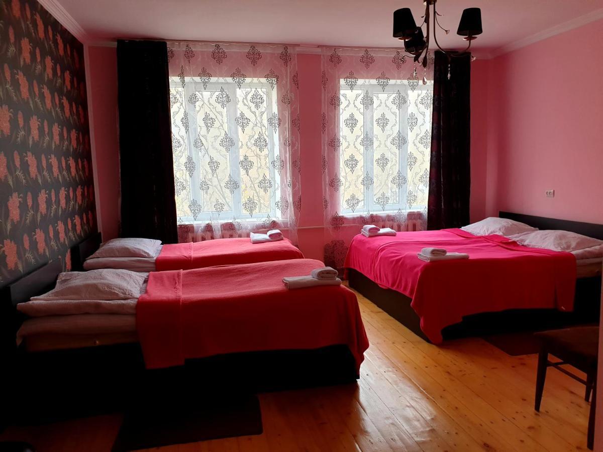 Red Stone Guest House Kazbegi Exteriör bild