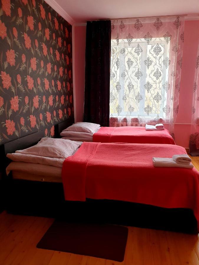 Red Stone Guest House Kazbegi Exteriör bild